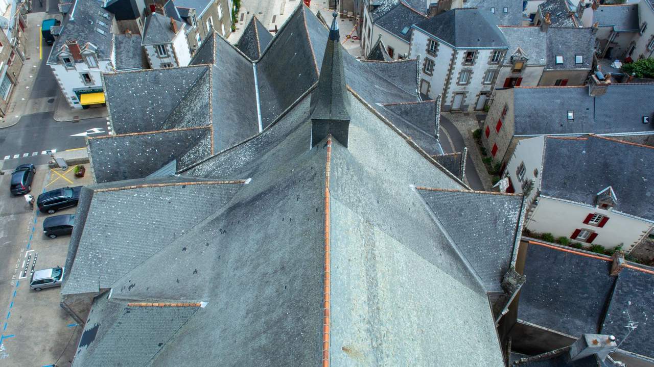 Toits d'ardoise du Croisic vus du ciel, Loire-Atlantique