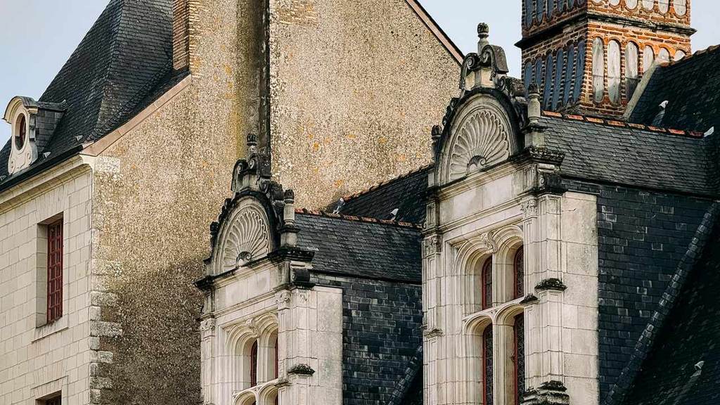 Toiture caractéristique du bâti autour de Cholet (Maine-et-Loire)